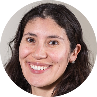 Portrait of Alicia Muñoz ’03 smiling 