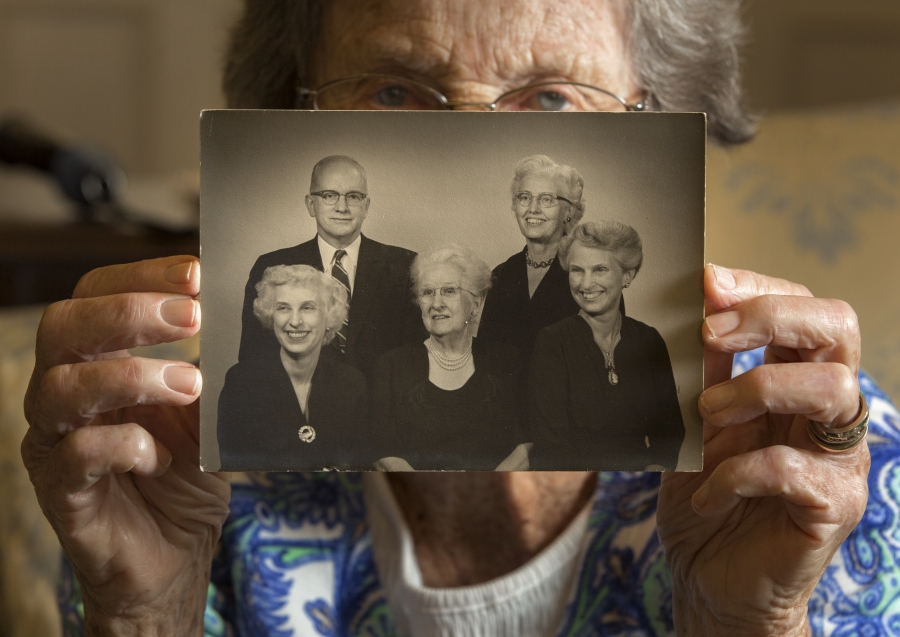 Kinnie Clark Schmidt ’46 holds a family photograph