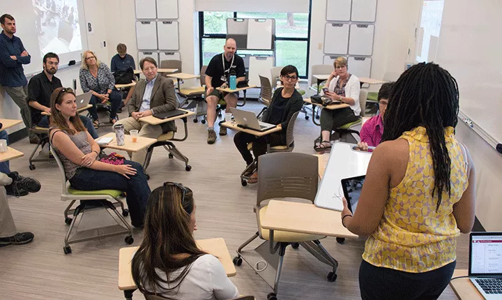 Academic Technologist Ashley Turner standing while presenting a workshop to faculty and staff