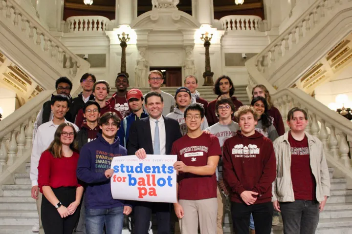 Group photo of students at Pennsylvania capitol