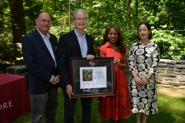 Neil Heskel poses with award presented by Ayanna Johnson, Rob Goldberg, and Tomoko Sakomura