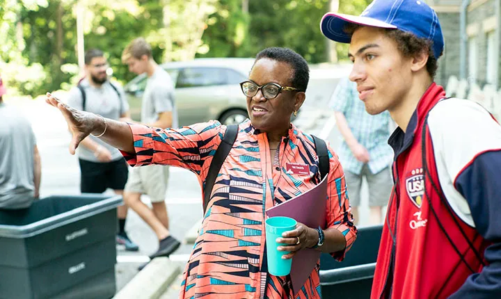 President Smith with student on move-in day