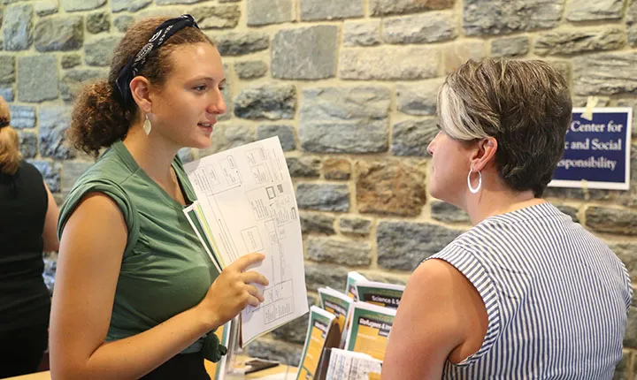 Student at advising fair