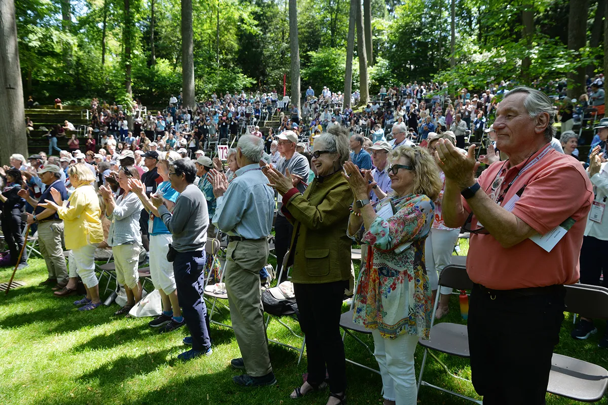 Large group of alumni in Scott Outdoor Amphitheater