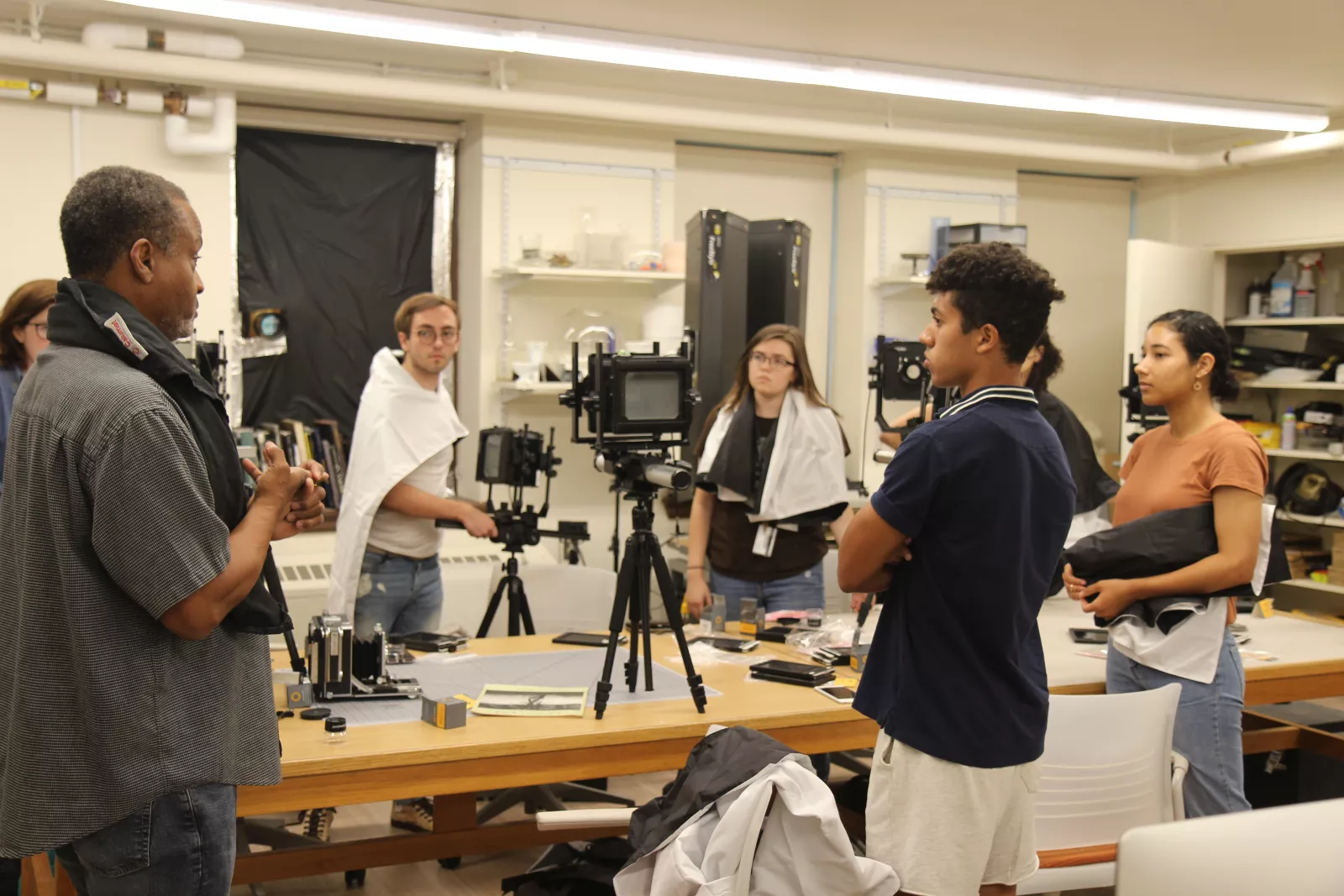 Assistant Professor Ron Tarver leading the Photography I course