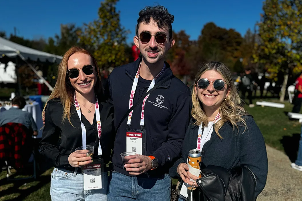 Garnet alumni at tailgate event