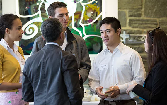 Students network with alums