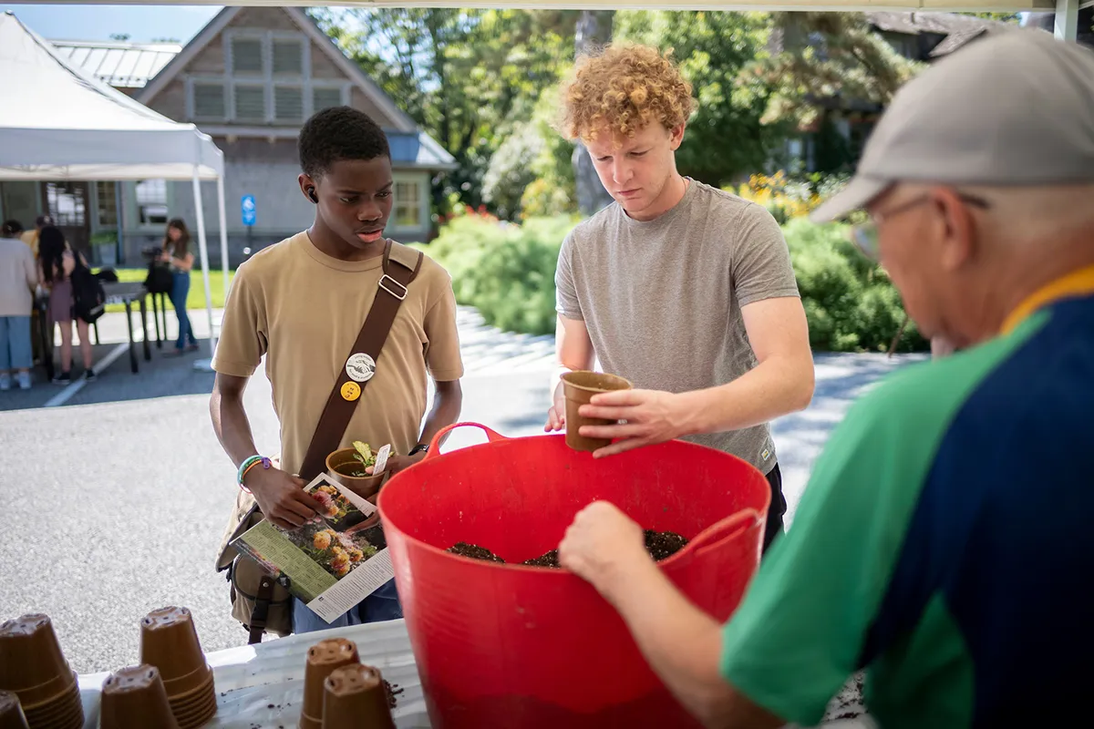 Students pot plants at arboretum giveaway event