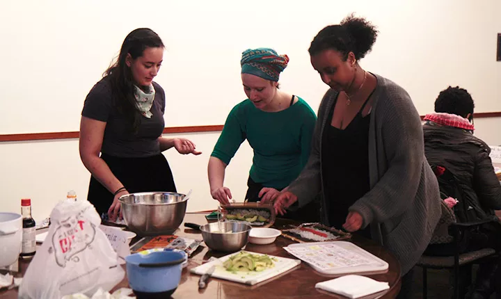 Students make sushi