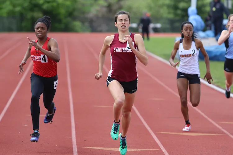 Kayla Camacho ‘19 running the 200-meter dash