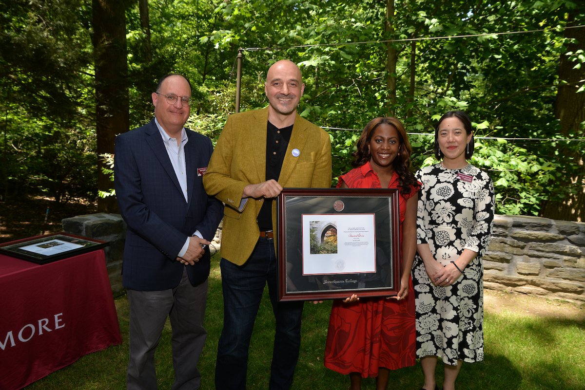 Shamil Idriss '94 receives the Lang Impact Award